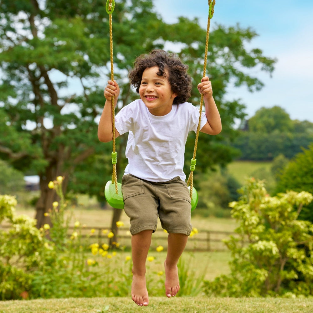 Installation d’une balançoire sur une maison de jeu : étapes clés et conseils pour un usage sécurisé