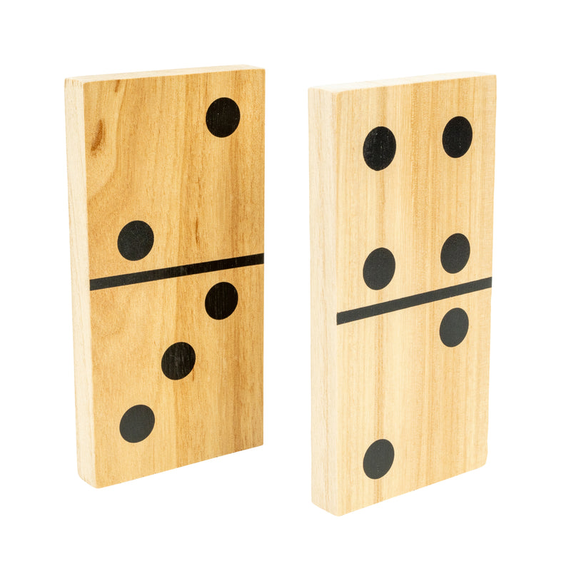 Jouer avec des dominos géants en bois Jouer avec des dominos géants en bois