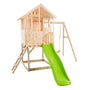 Maisonnette en bois sur pilotis pour enfants avec échelle, toboggan vert et balançoire intégrée.