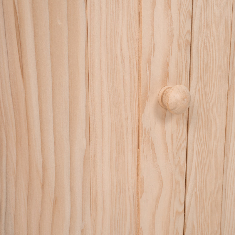 Poignée de la porte de la maisonnette en bois.