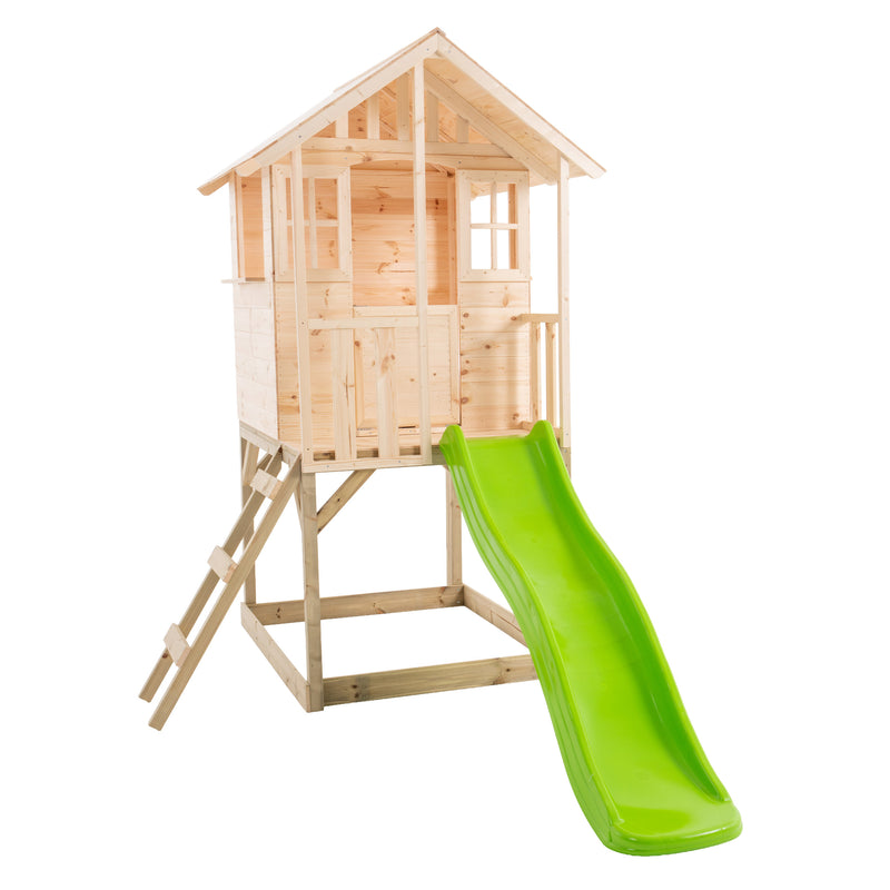 Maisonnette en bois sur pilotis pour enfants avec échelle d’accès et toboggan vert.