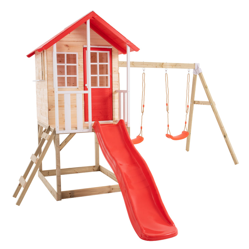 Maisonnette en bois sur pilotis équipée d’une échelle d’accès, d’un toboggan rougeet deux balançoires.