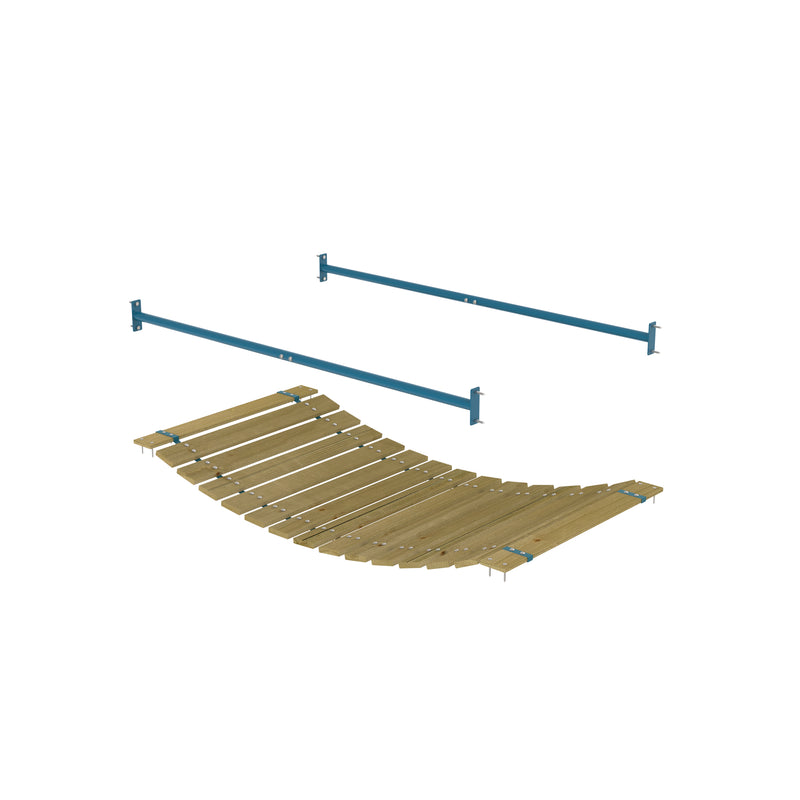Pont suspendu en bois pour enfants avec deux barres en métal de maintien, vu de côté.