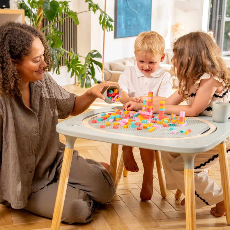 Table de jeux 4 en 1 Montessori avec deux tabourets en bois FSC®