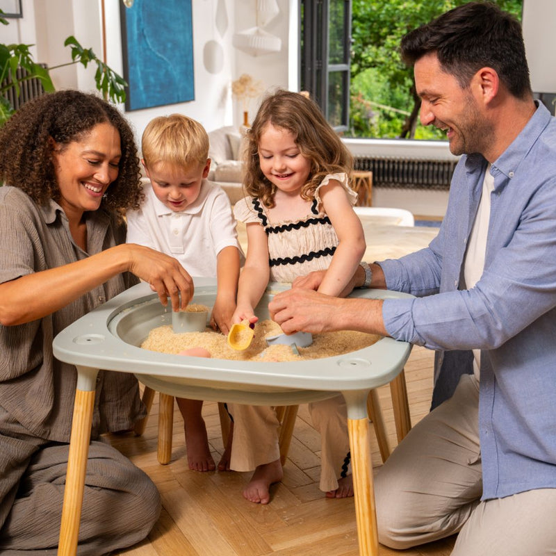 Table de jeux 4 en 1 Montessori avec deux tabourets en bois FSC®
