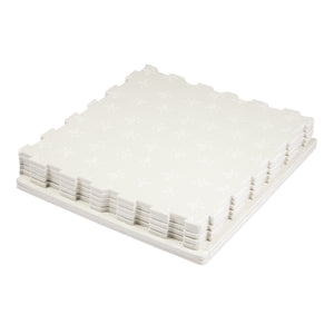 Tapis mousse pour bébé sur fond blanc