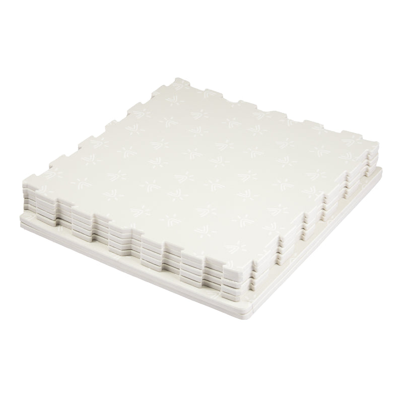 Tapis mousse pour bébé sur fond blanc