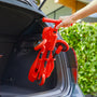 Tricycle pliable SCUTTLEBUG BEETLE rouge et noir, compact et facile à ranger dans une voiture.